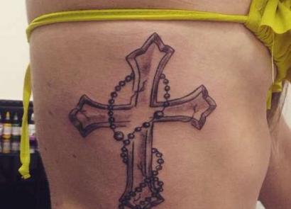 Татуировка цепь на ноге. Значение тату крест. Разбавляем общий фон