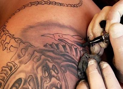 Уход за татуировкой: что делать в первые дни и недели после нанесения Для чего делают компресс после тату